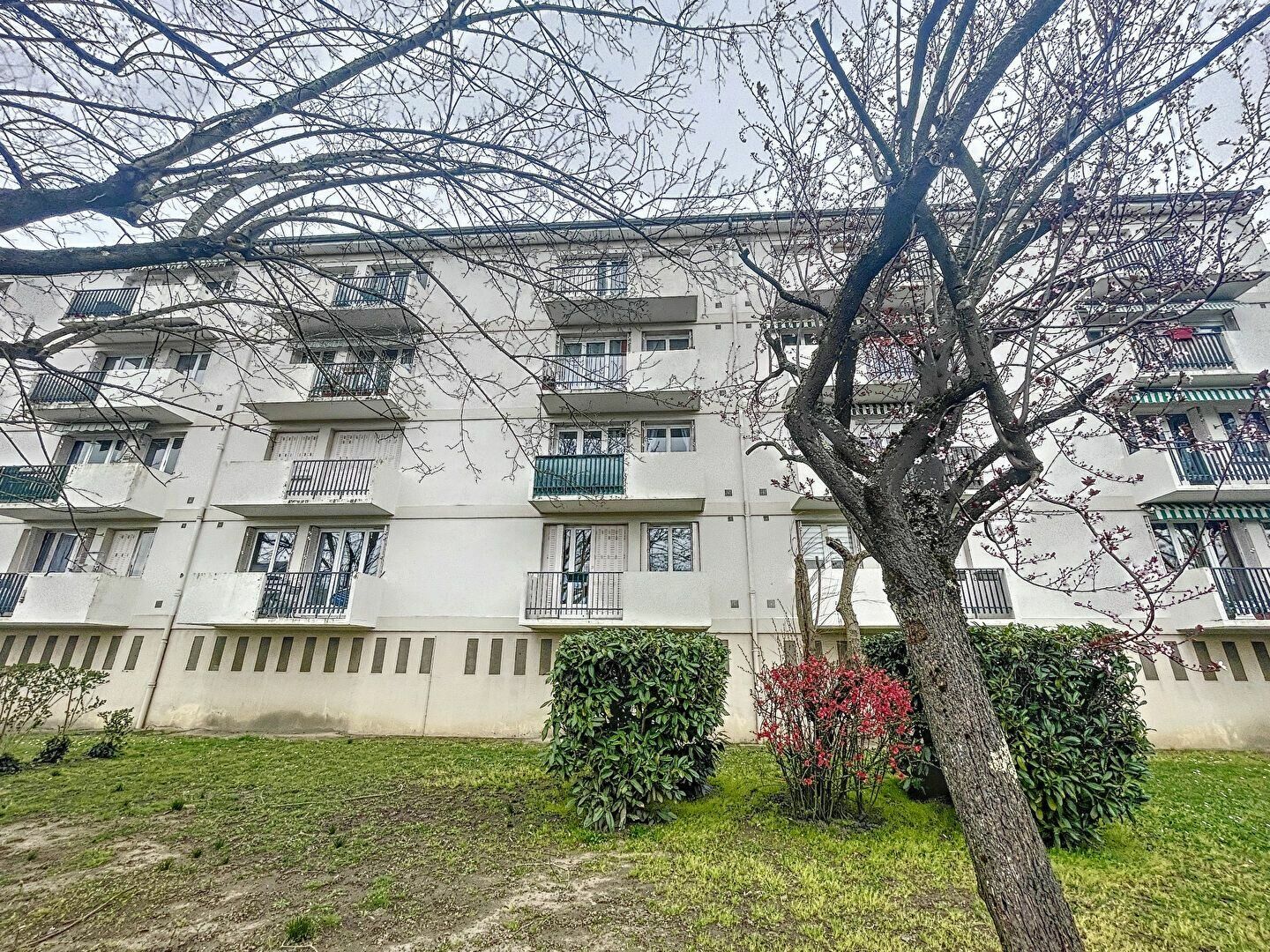 Appartement à vendre 4 66.2m2 à Montluçon vignette-1