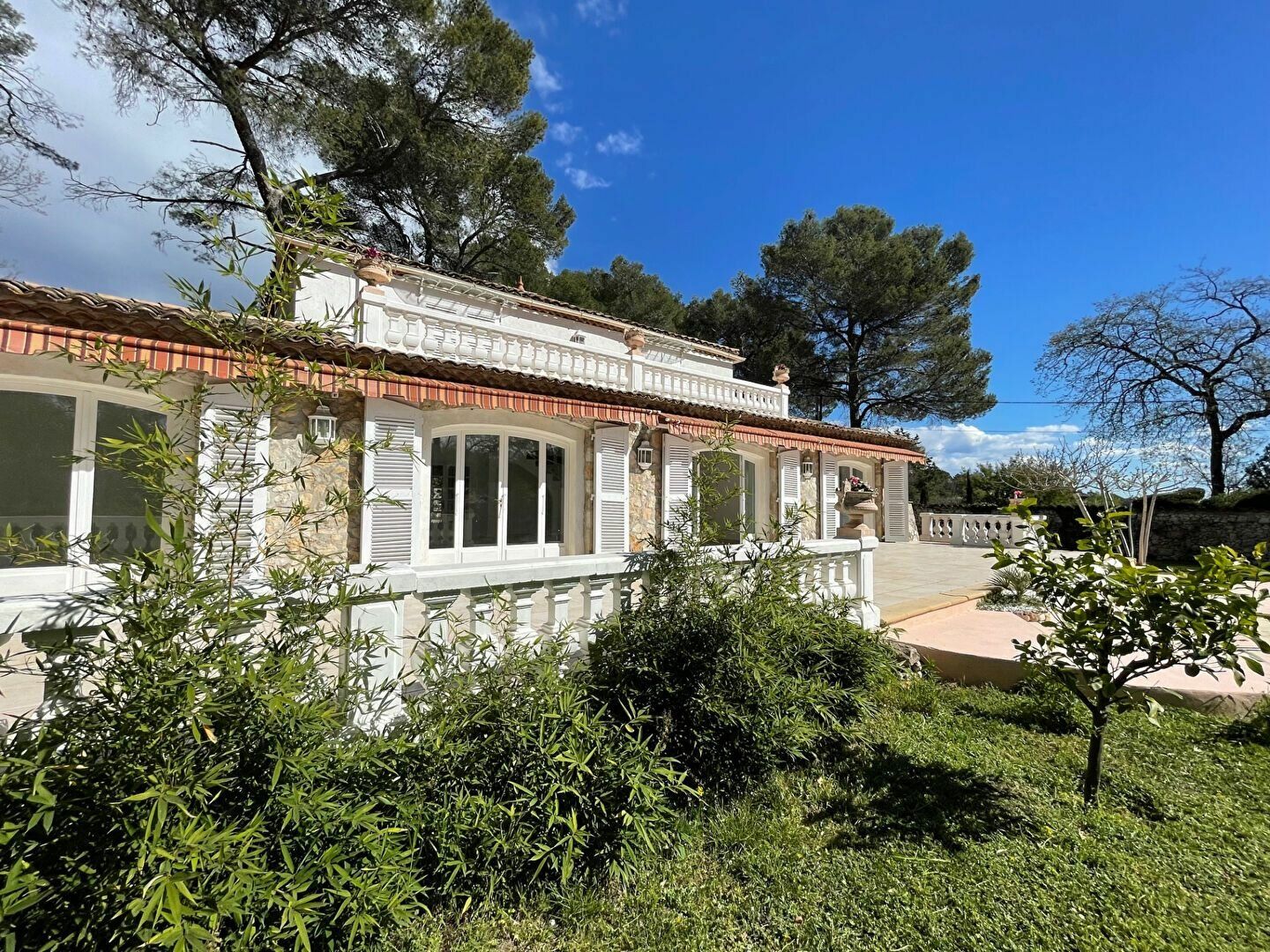 Maison à vendre 4 210m2 à Roquefort-les-Pins vignette-6