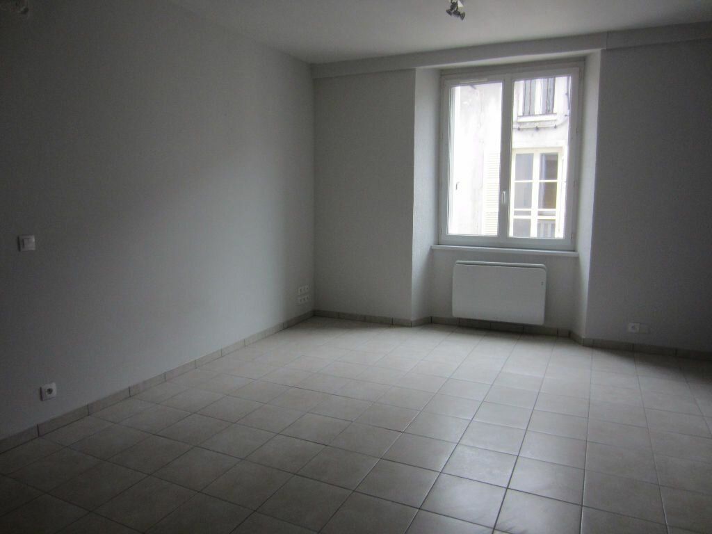 Appartement à louer 1 m2 à Romorantin-Lanthenay vignette-3