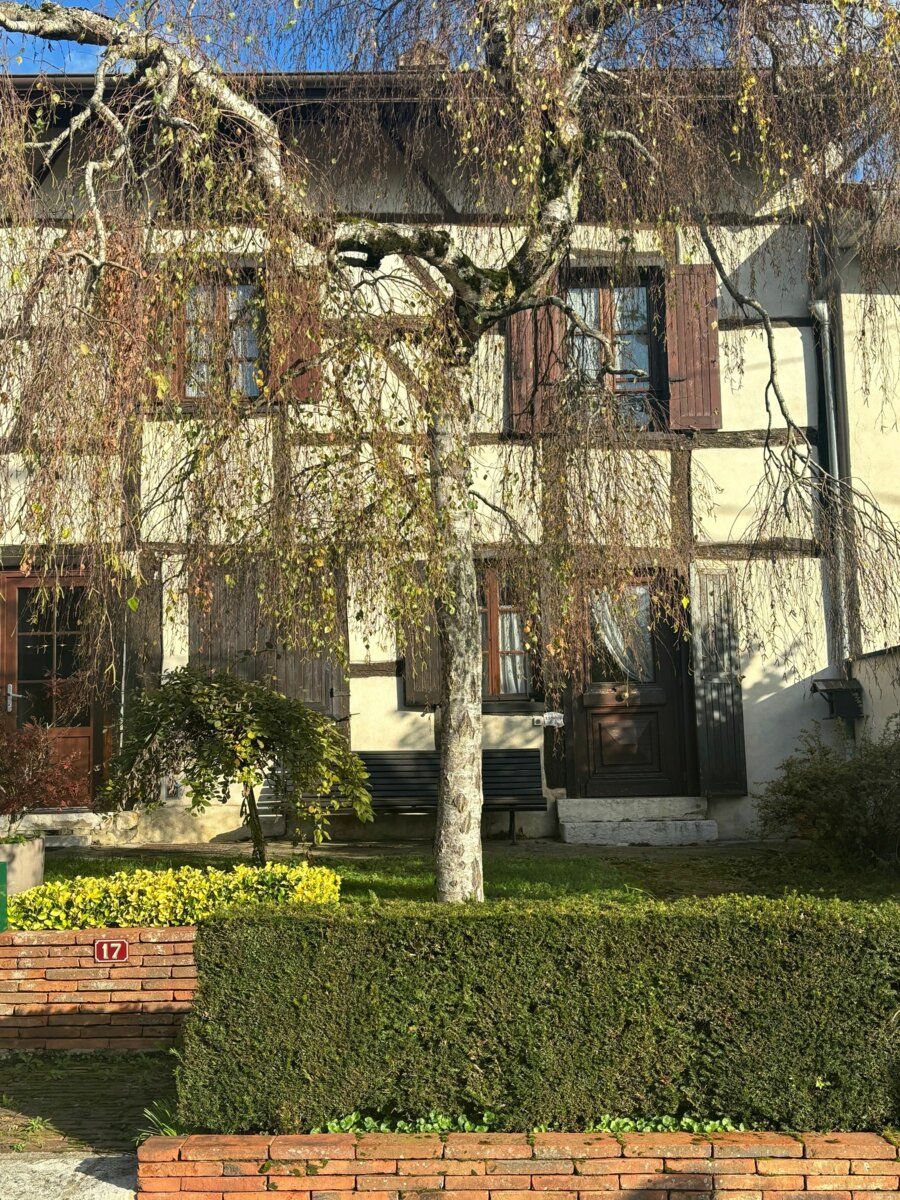 Maison à vendre 4 136m2 à Saint-Étienne-du-Bois vignette-1
