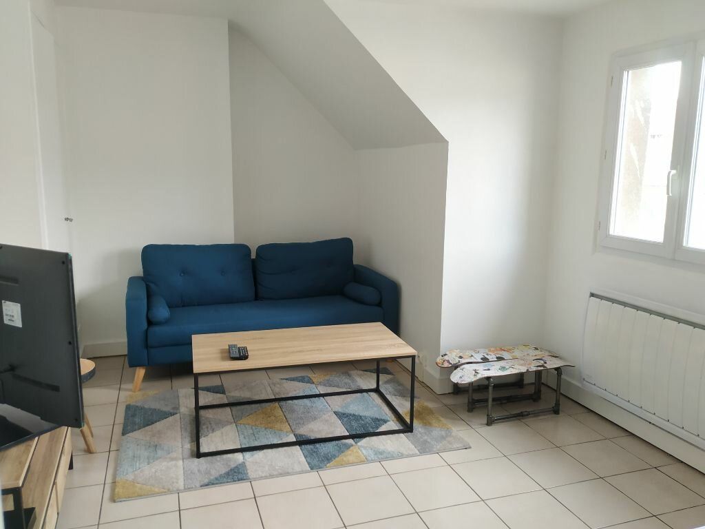 Appartement à louer 3 m2 à Compiègne vignette-2