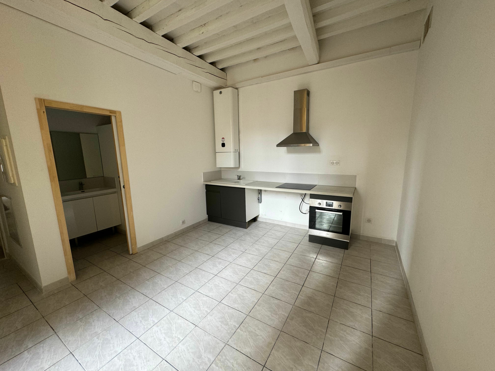 Appartement à louer 3 m2 à Beaucaire vignette-3