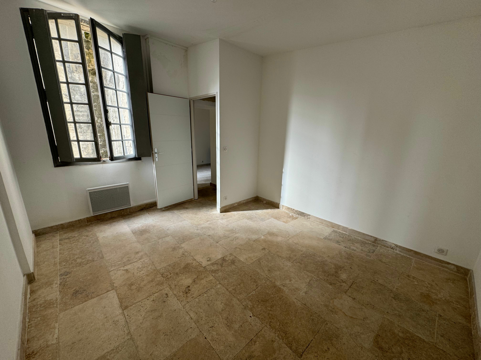 Appartement à louer 3 m2 à Beaucaire vignette-4