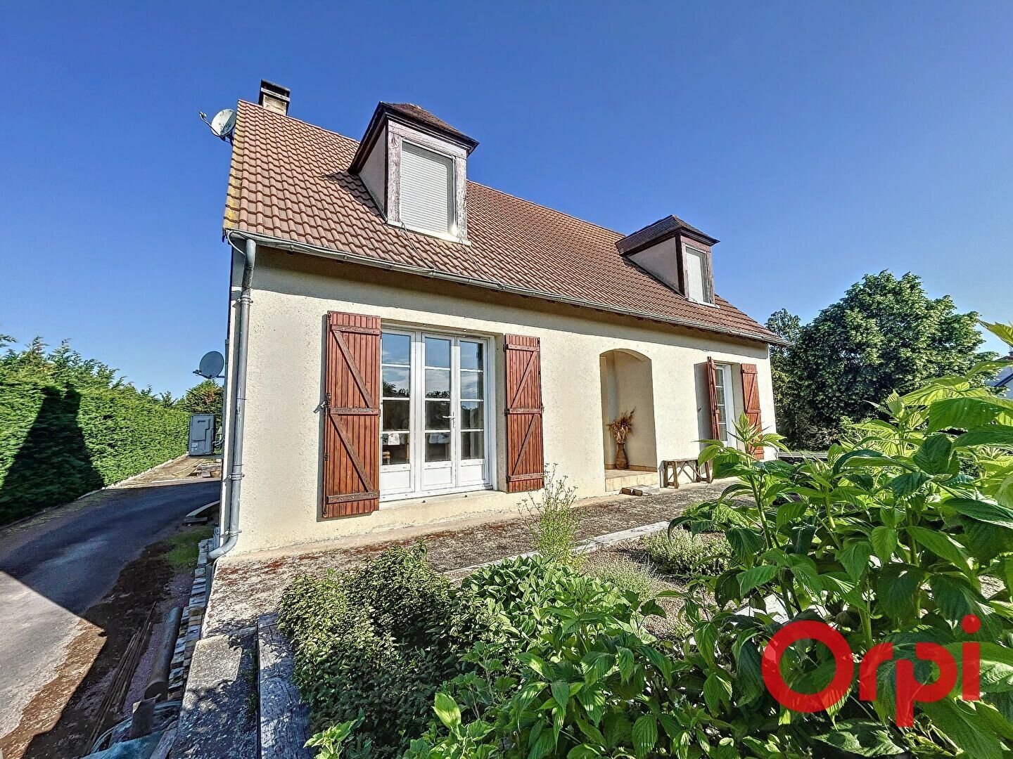 Maison à vendre 5 138.7m2 à Cosne-d'Allier vignette-1