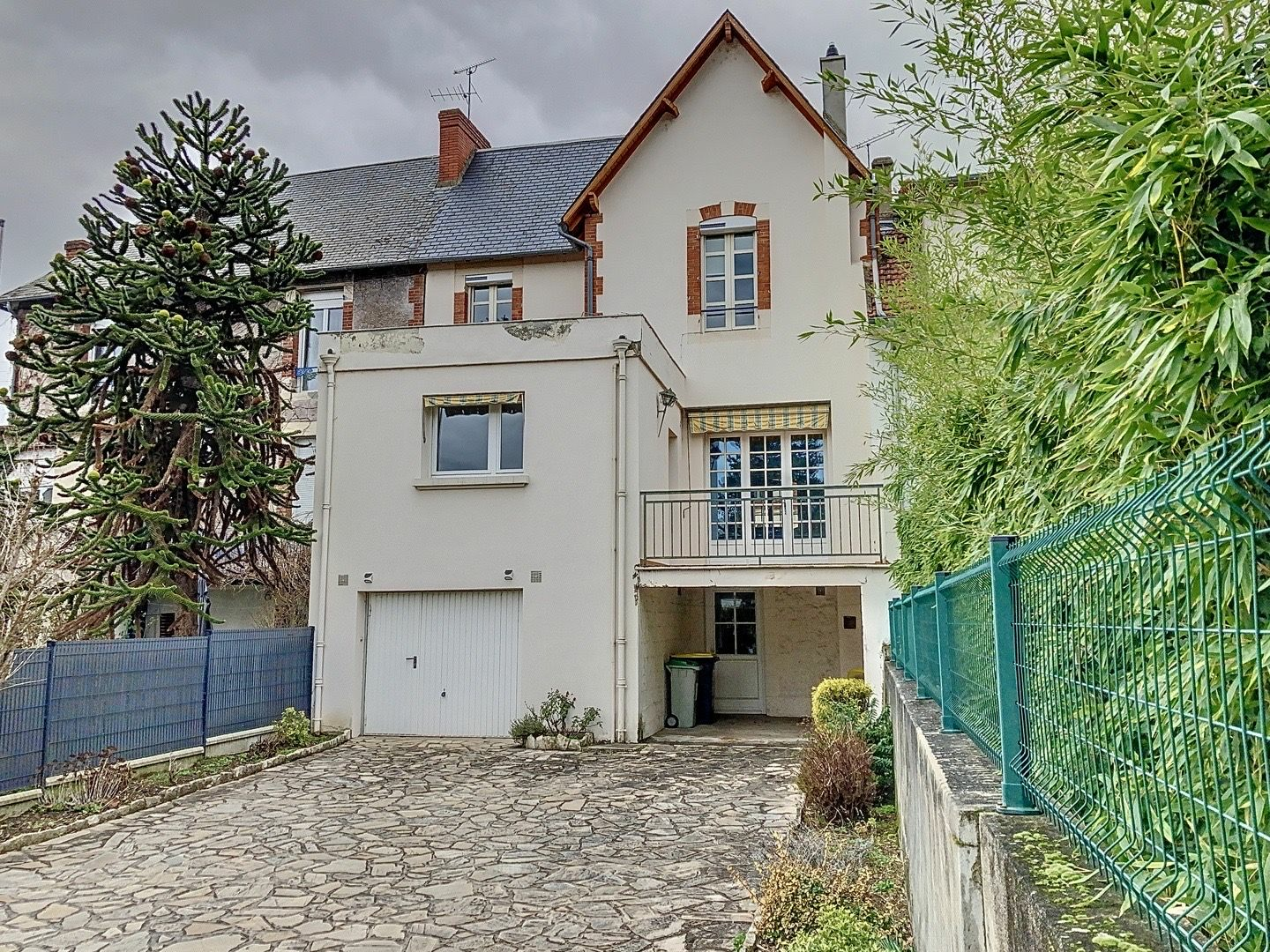 Maison à vendre 4 119m2 à Montluçon vignette-1