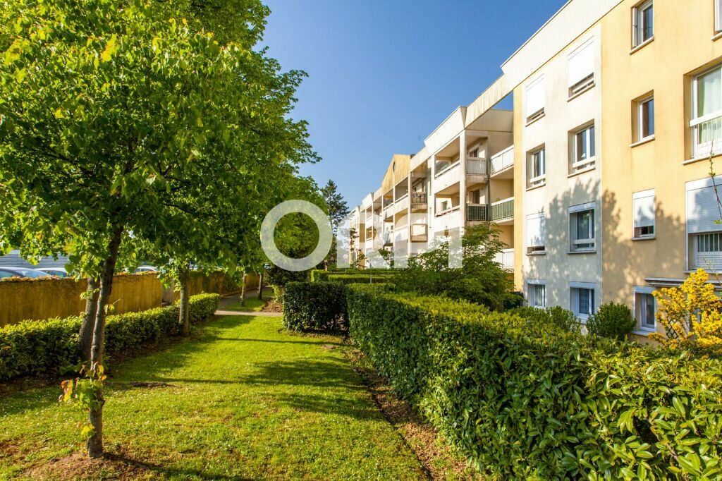 Appartement à vendre 5 0m2 à Champs-sur-Marne vignette-1