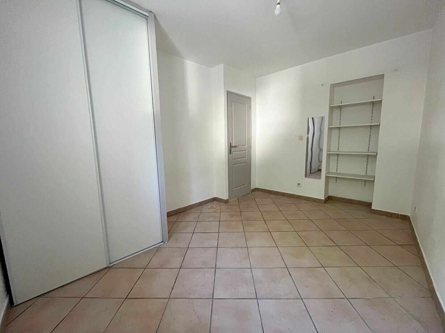 Appartement à vendre 2 37.7m2 à L'Isle-sur-la-Sorgue vignette-4