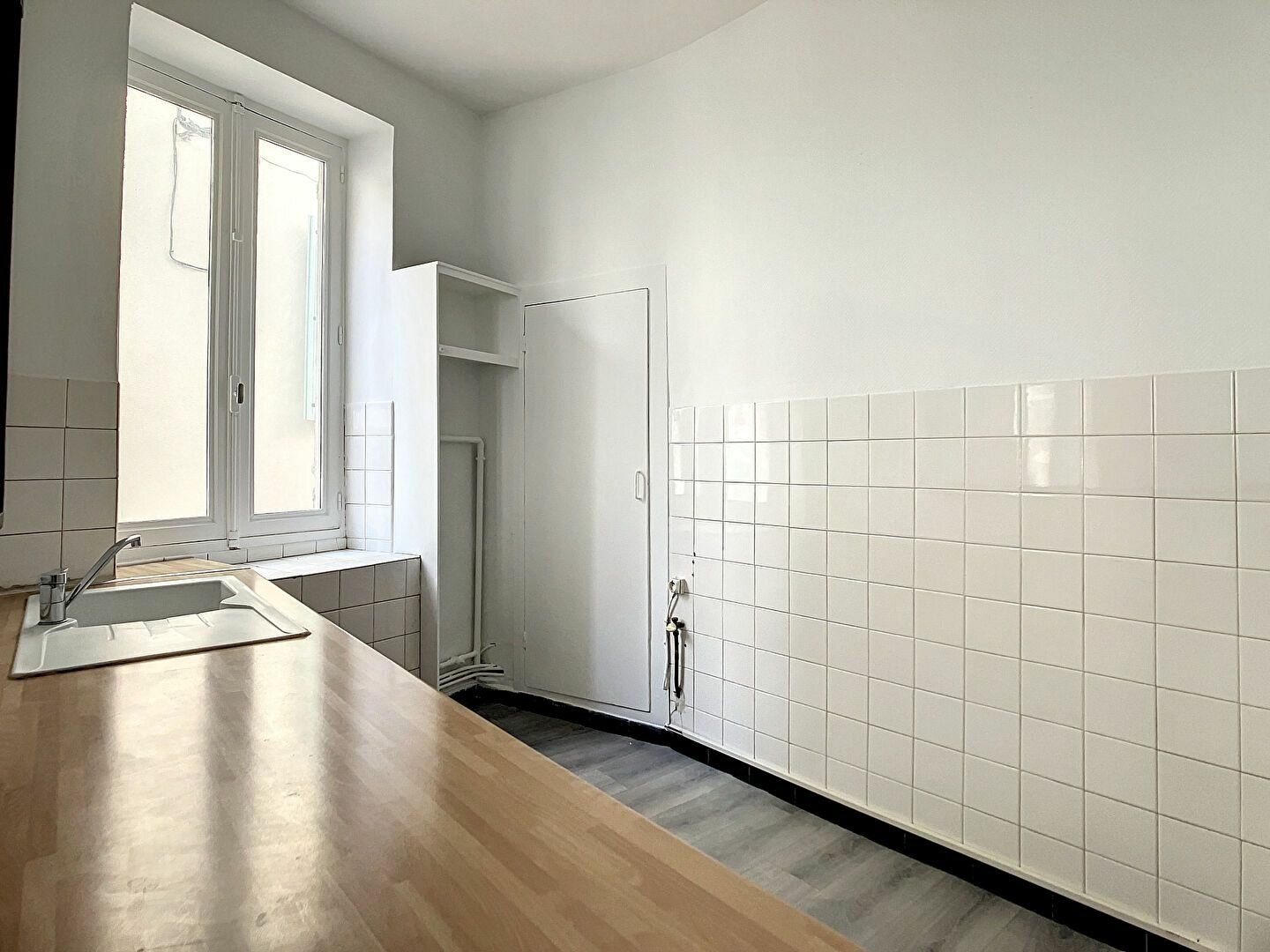 Appartement à vendre 2 m2 à Tournon-sur-Rhône vignette-2