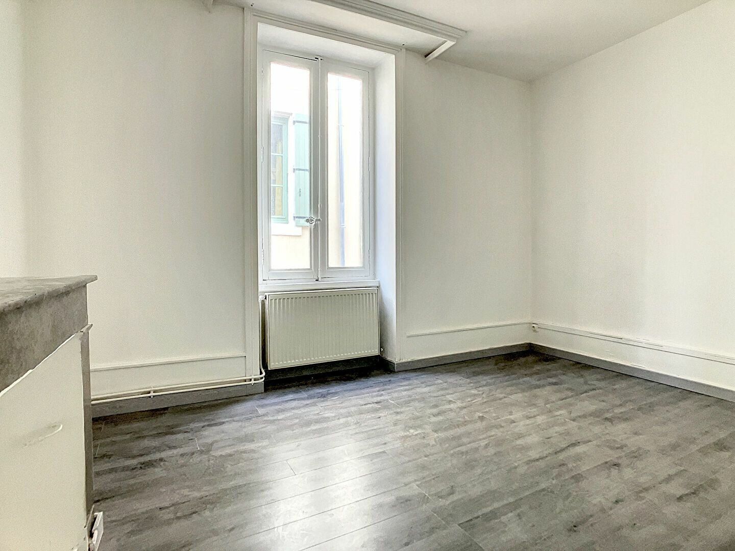 Appartement à vendre 2 m2 à Tournon-sur-Rhône vignette-6