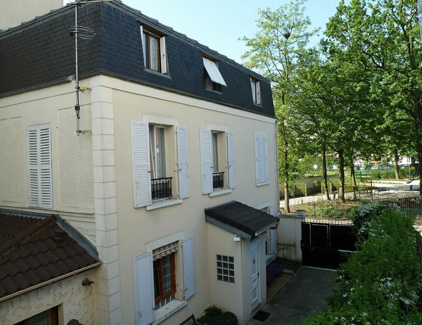 Appartement à vendre 5 m2 à Le Plessis-Trévise vignette-3