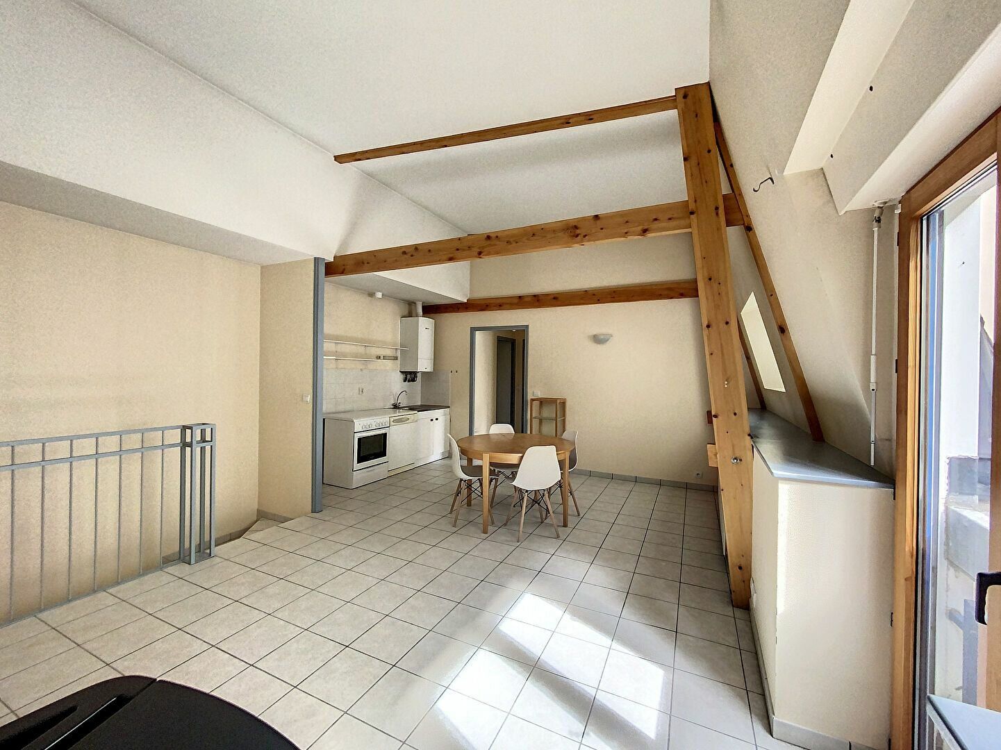 Appartement à louer 1 m2 à Saint-Flour vignette-1