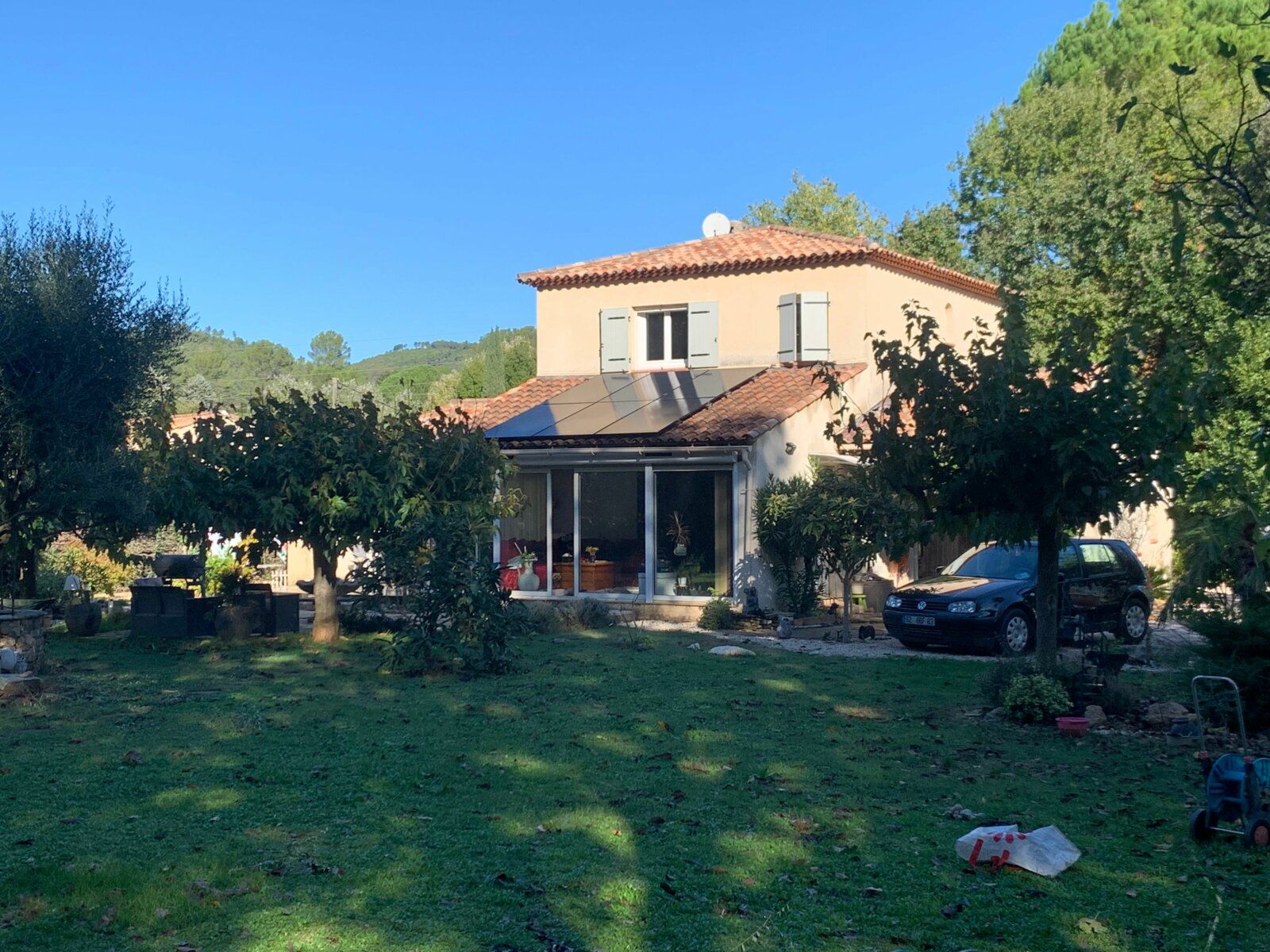 Maison à vendre 4 147m2 à La Roquebrussanne vignette-1