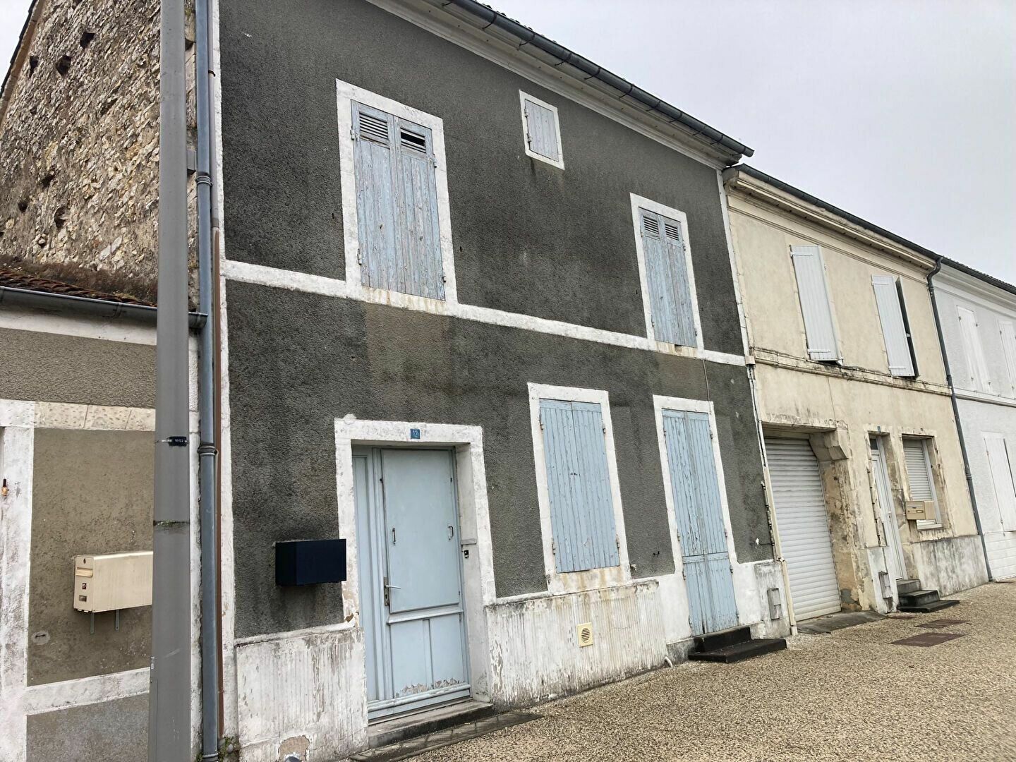 Maison à vendre 5 m2 à Saint-Hilaire-de-Villefranche vignette-1