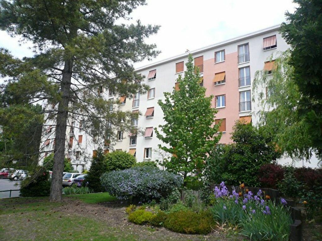 Appartement à louer 3 55.06m2 à Neuilly-Plaisance vignette-1