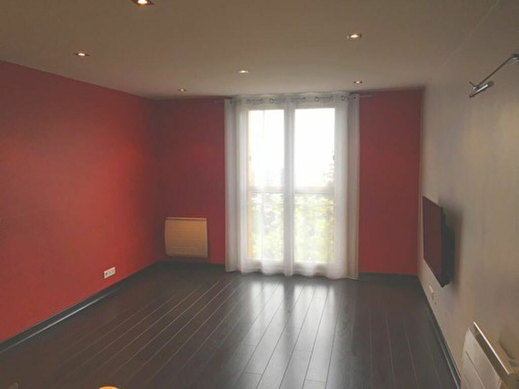 Appartement à louer 3 55.06m2 à Neuilly-Plaisance vignette-2
