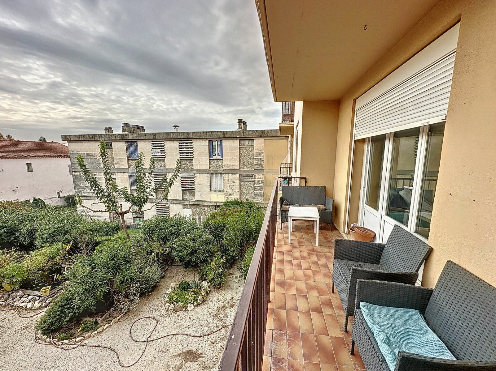 Appartement à vendre 4 98m2 à Avignon vignette-2