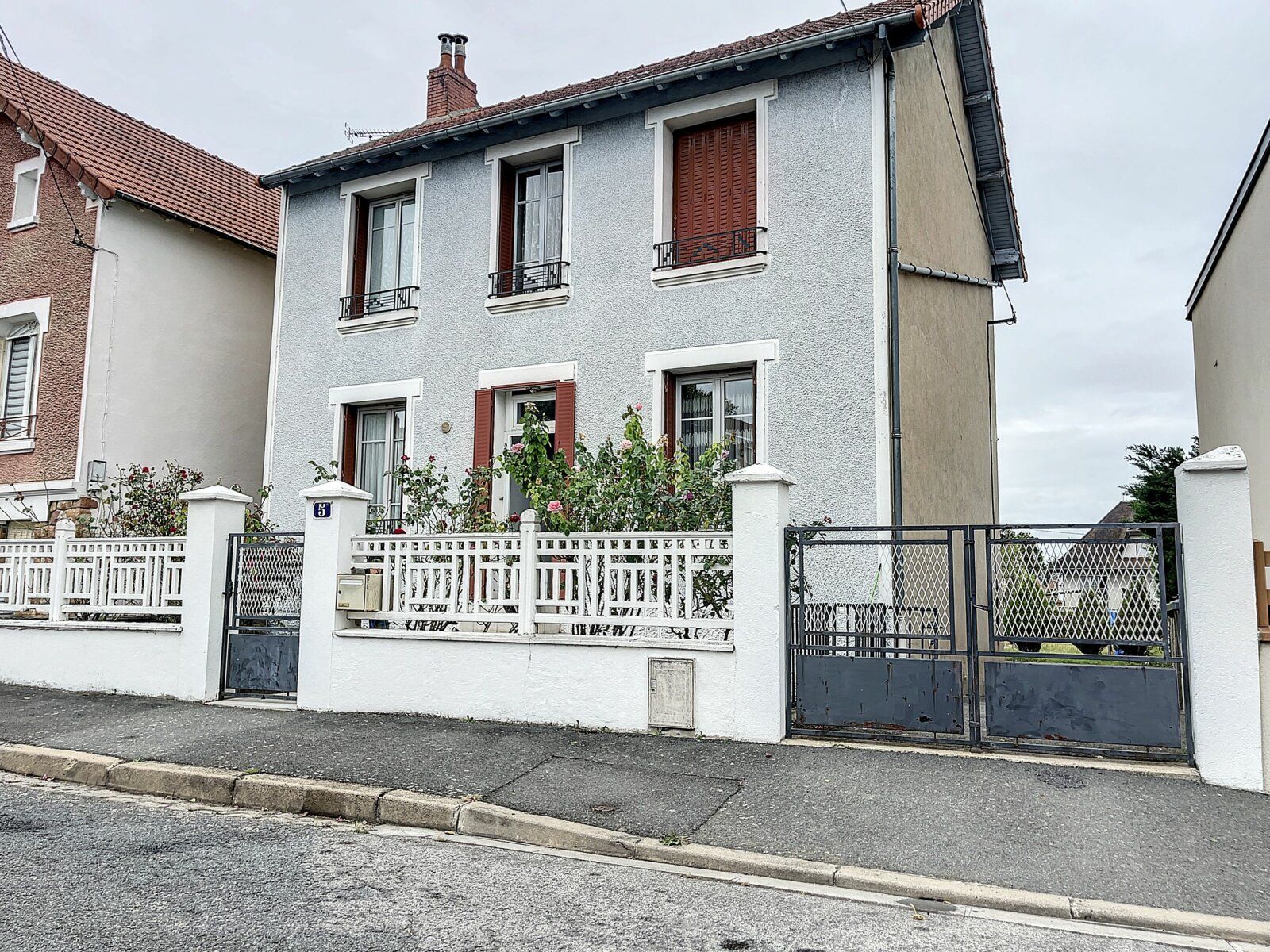 Maison à vendre 5 m2 à Montluçon vignette-2