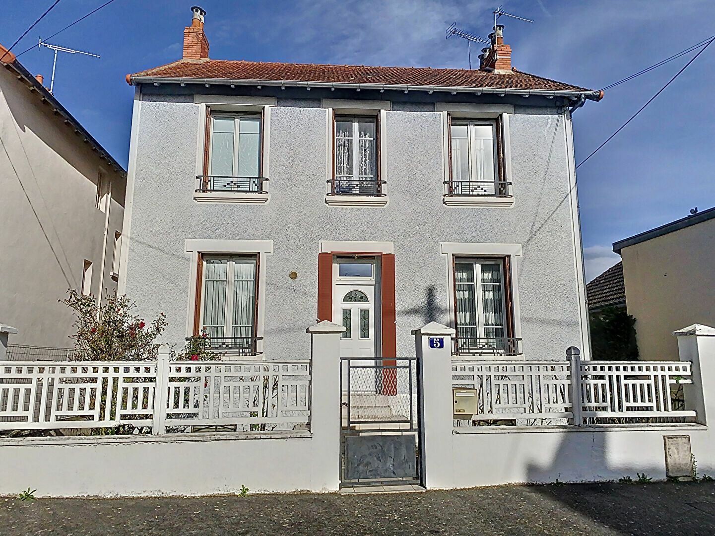 Maison à vendre 5 m2 à Montluçon vignette-1