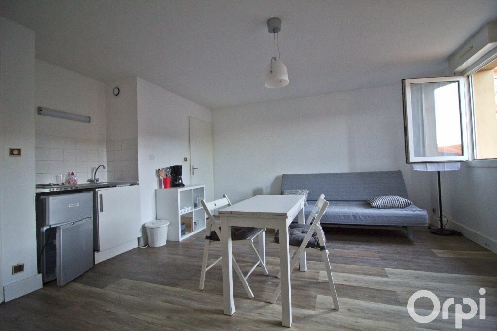 Appartement à louer 1 m2 à Toulouse vignette-1