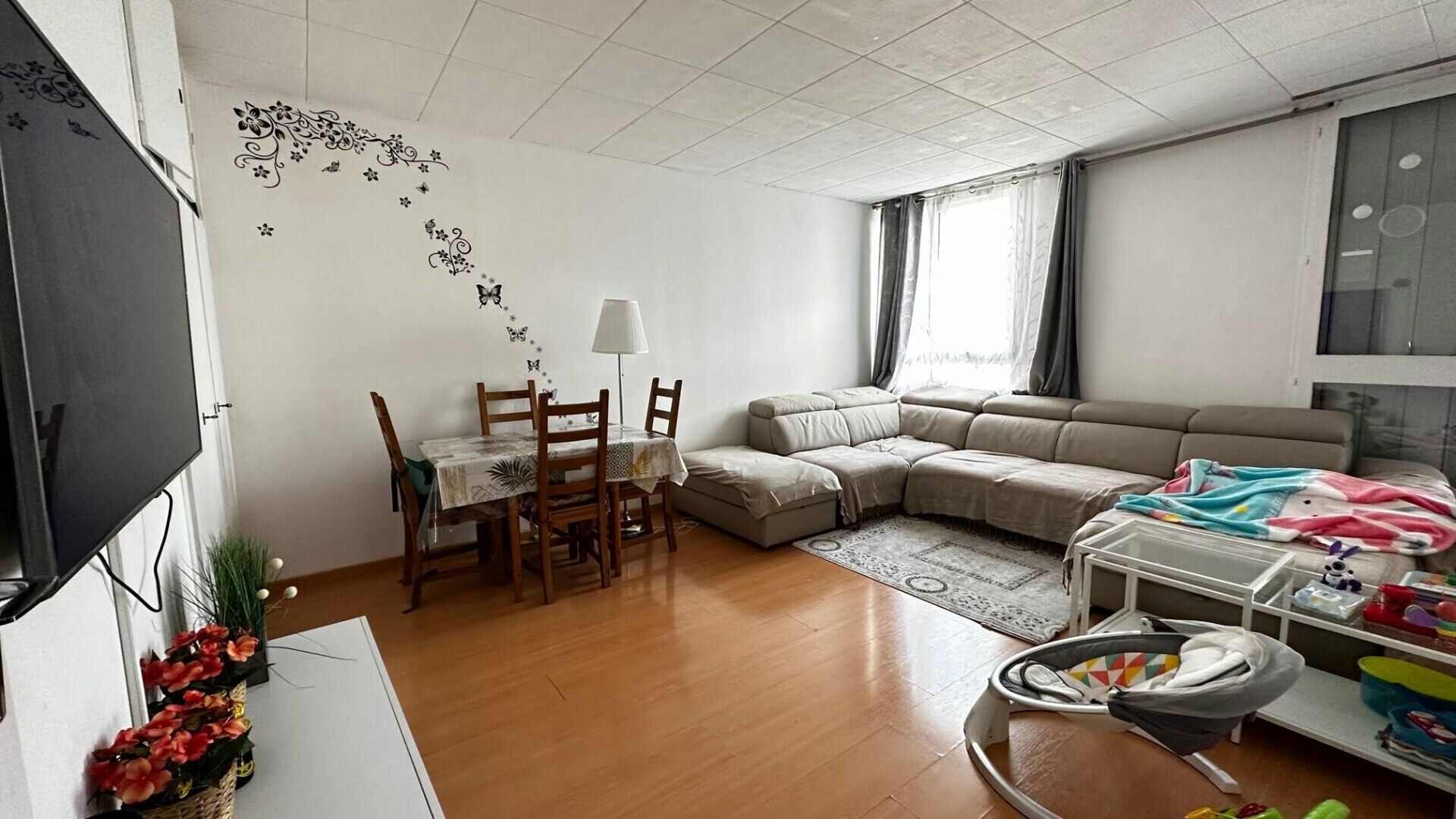 Appartement à vendre 4 m2 à Neuilly-sur-Marne vignette-1