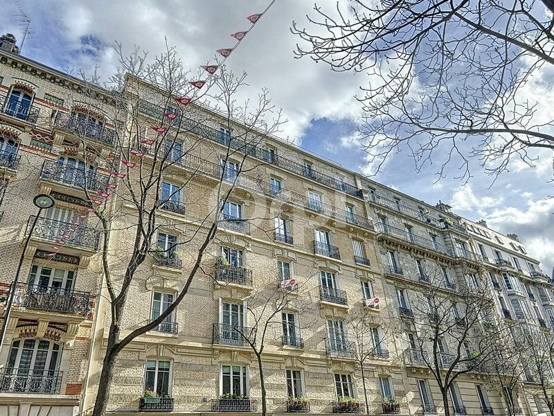 Appartement à vendre 3 74.16m2 à Paris 15 vignette-1