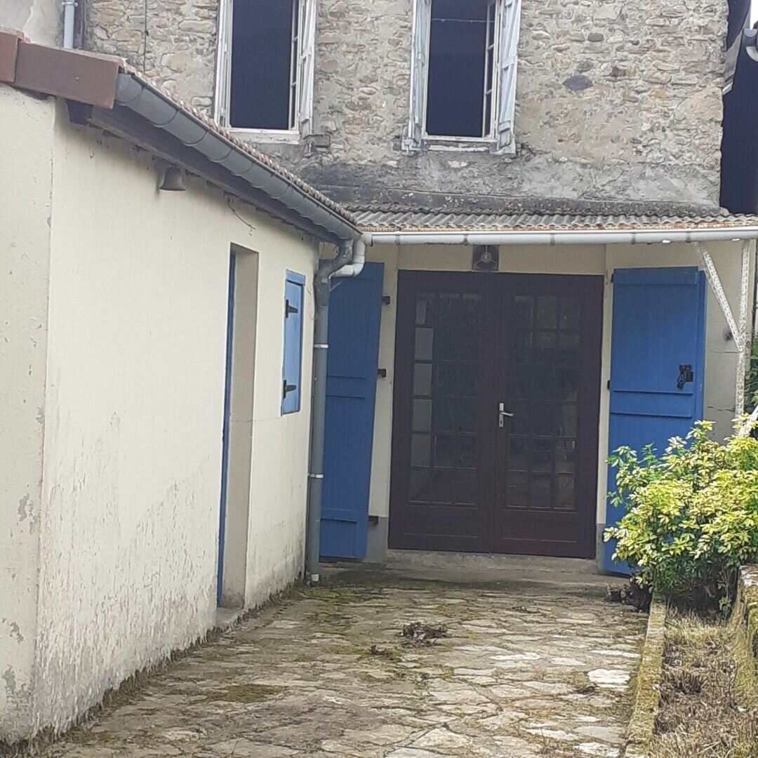 Maison à vendre 4 150m2 à Oloron-Sainte-Marie vignette-1