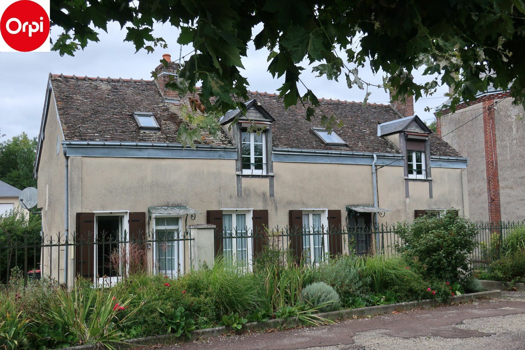Maison à vendre 5 121m2 à Château-Renard vignette-1
