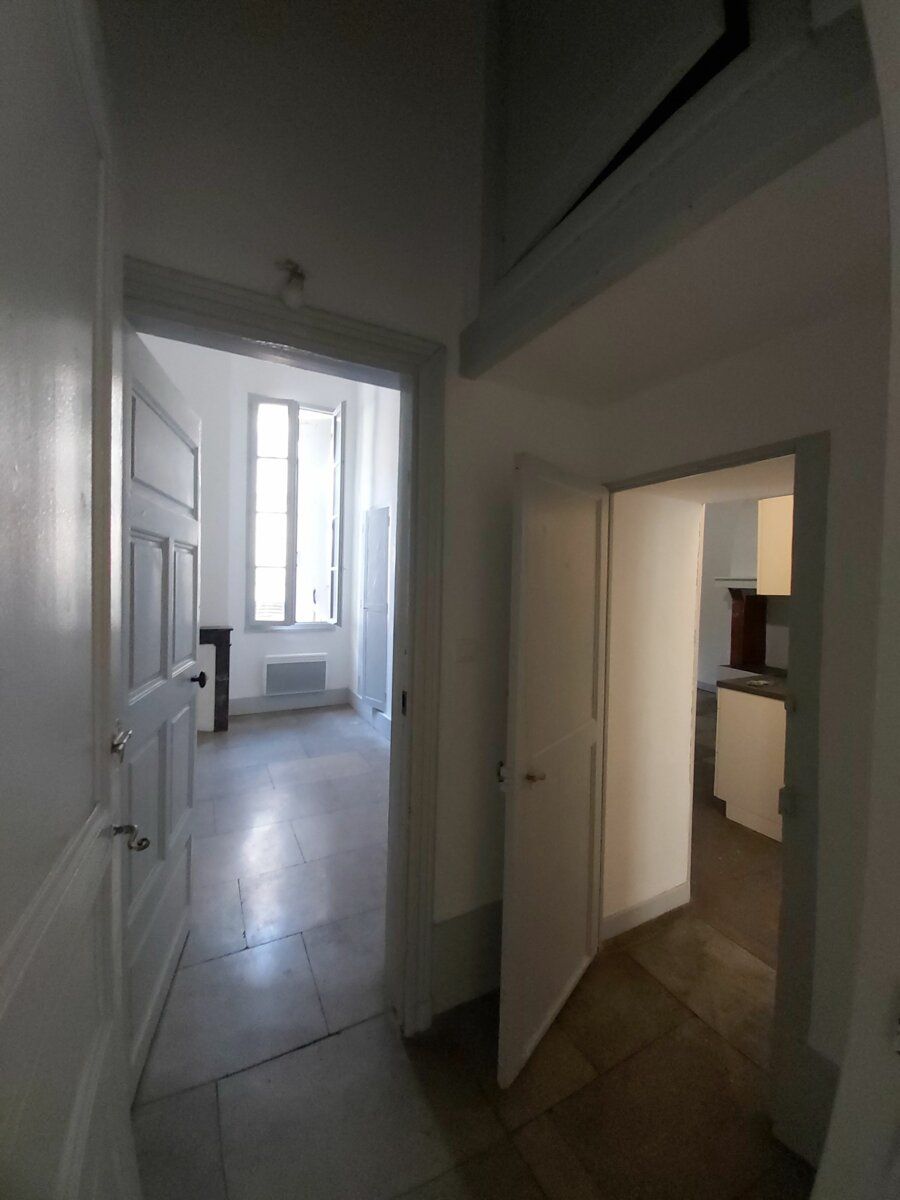 Appartement à louer 4 112.35m2 à Montpellier vignette-4