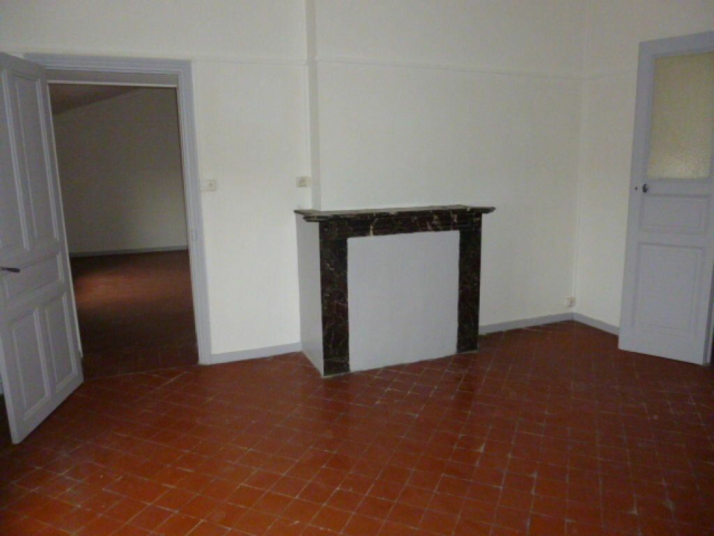 Appartement à louer 2 59.16m2 à Nîmes vignette-1