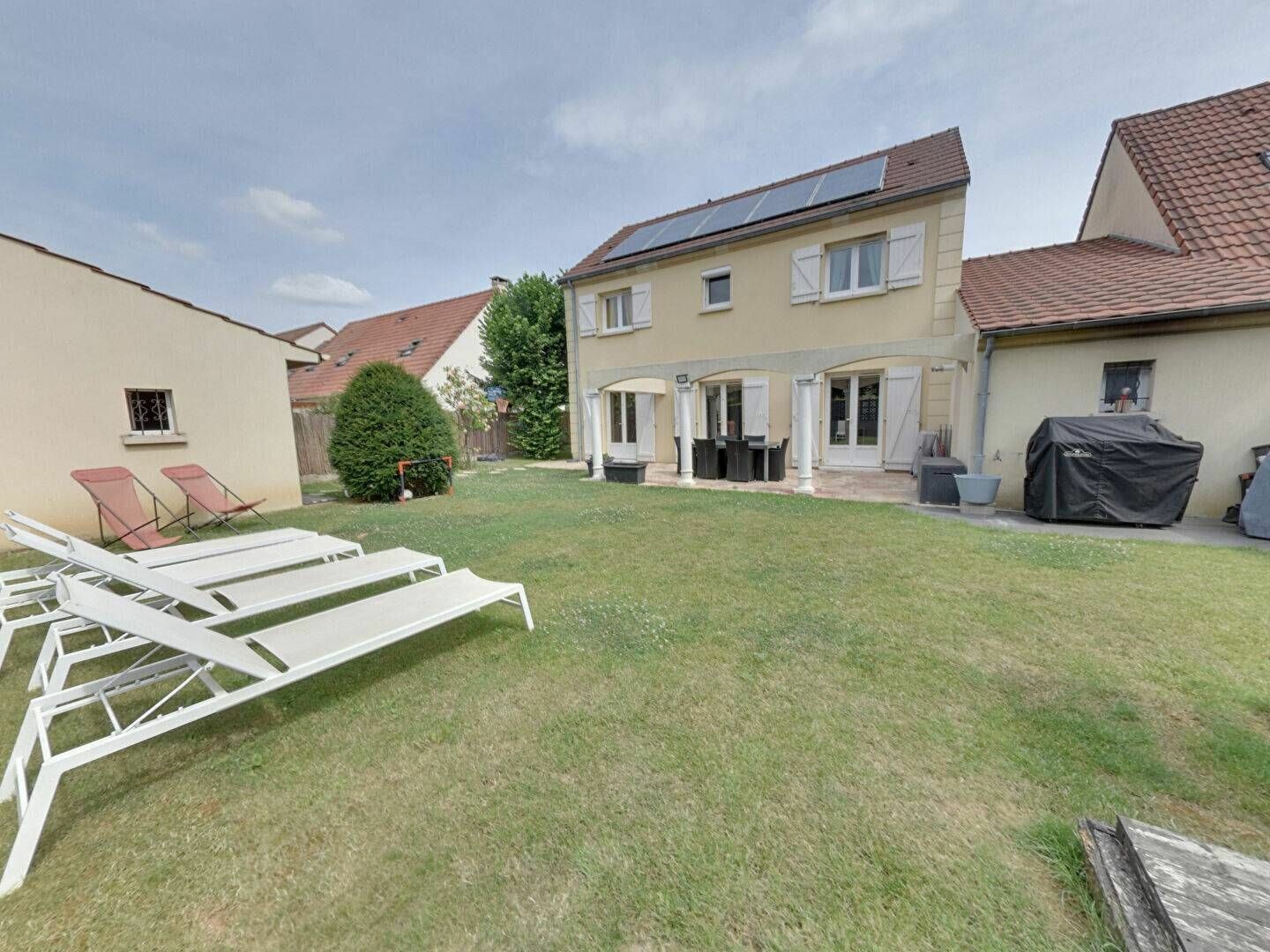 Maison à vendre 5 m2 à Roissy-en-Brie vignette-1