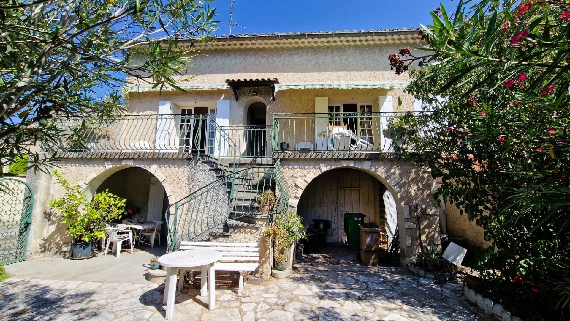 Maison à vendre 7 144m2 à Morières-lès-Avignon vignette-1