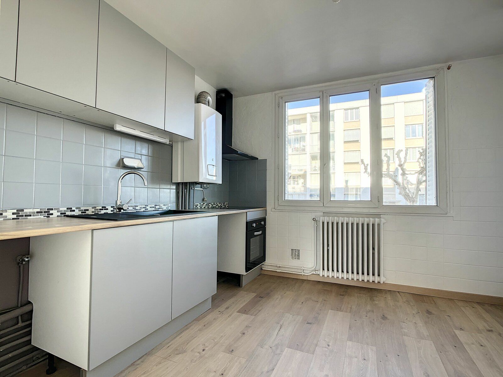 Appartement à louer 3 m2 à Bourg-lès-Valence vignette-1