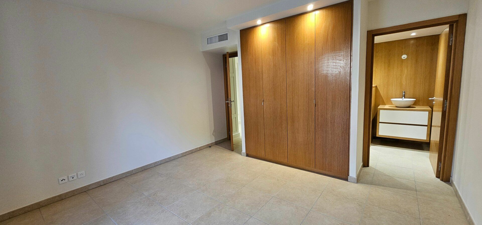 Appartement à vendre 3 152m2 à Saint-Raphaël vignette-10