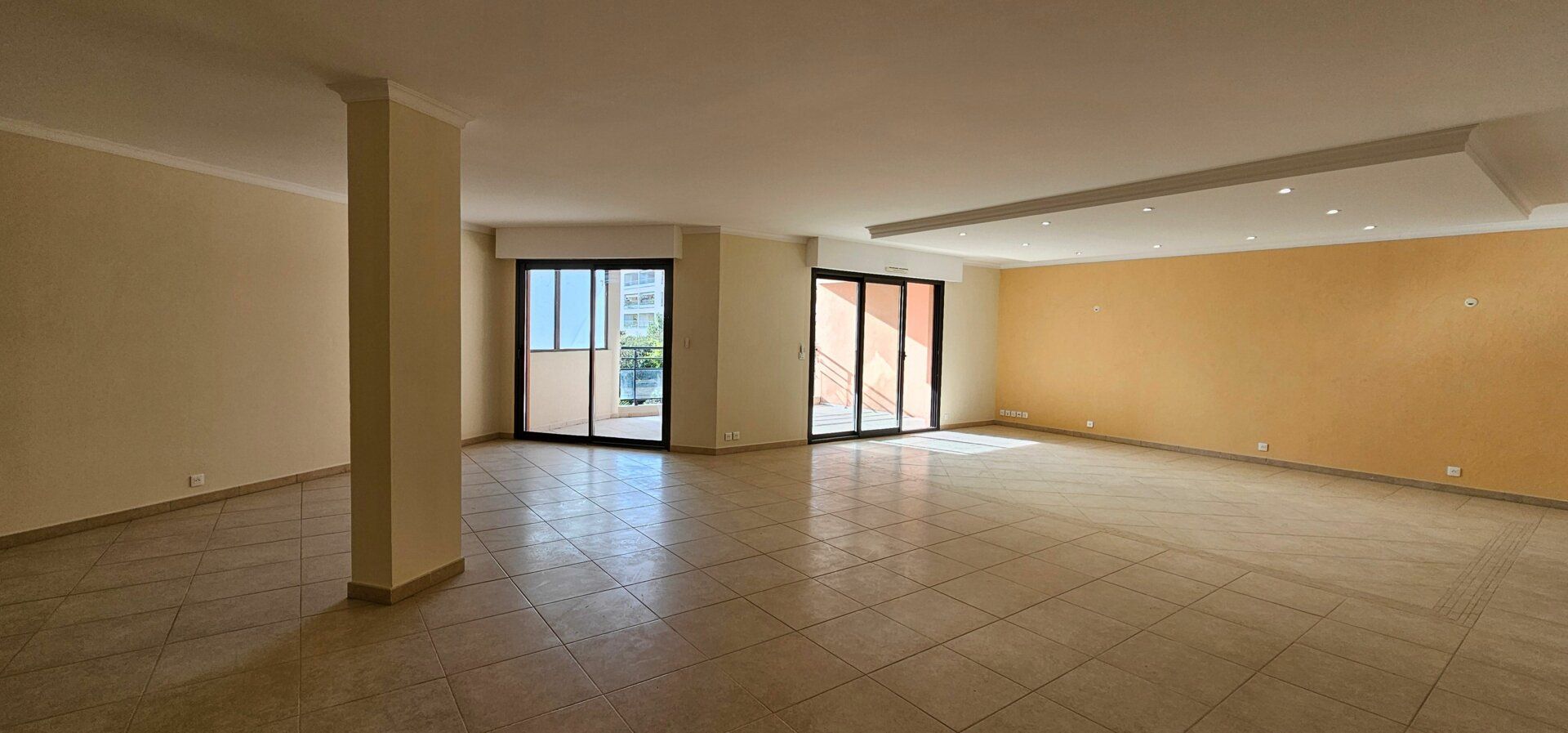 Appartement à vendre 3 152m2 à Saint-Raphaël vignette-3