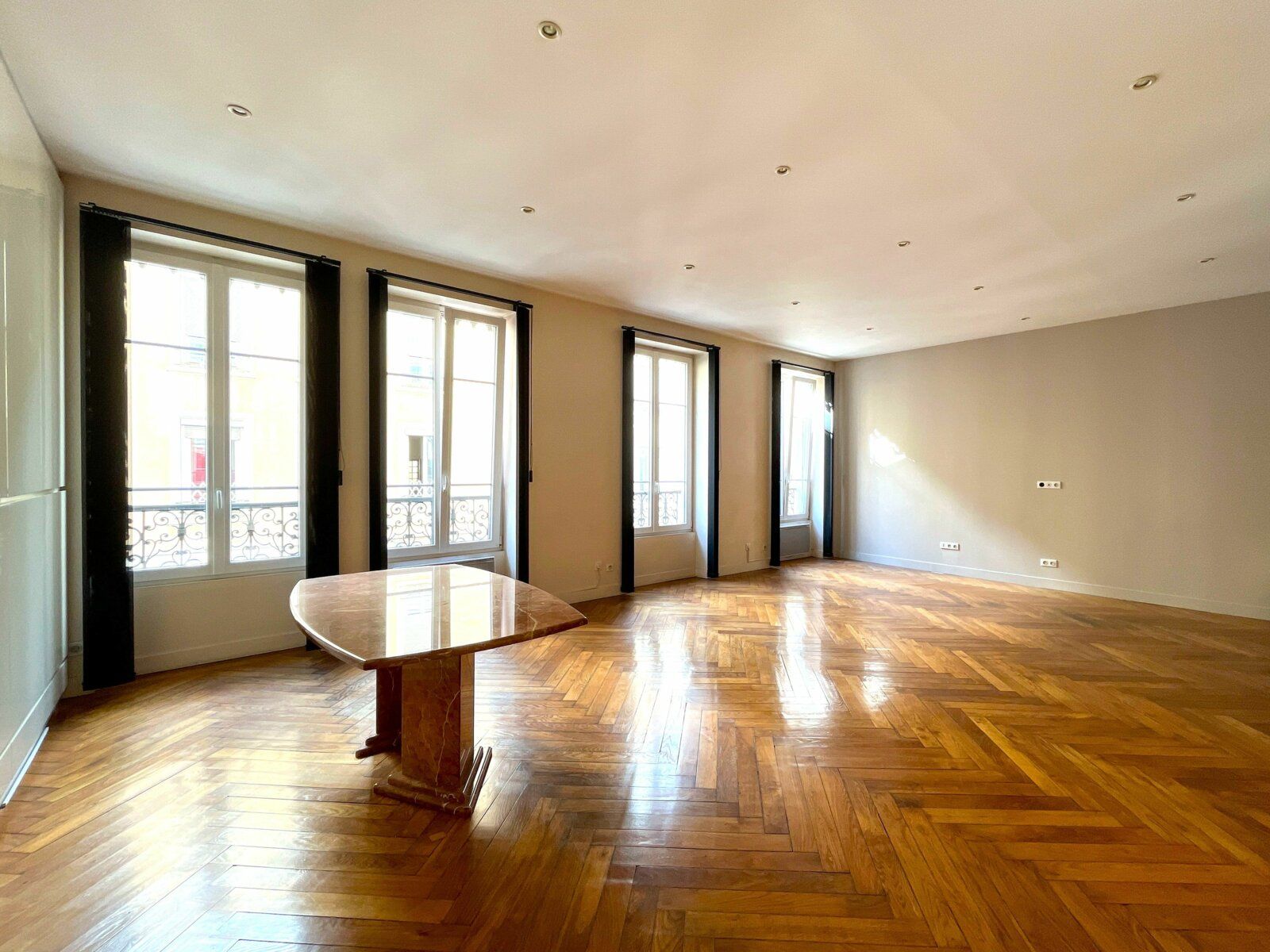 Appartement à vendre 6 161.9m2 à Lyon 3 vignette-1