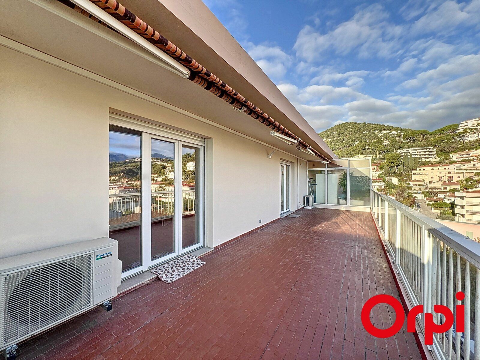 Appartement à vendre 3 79.75m2 à Roquebrune-Cap-Martin vignette-2