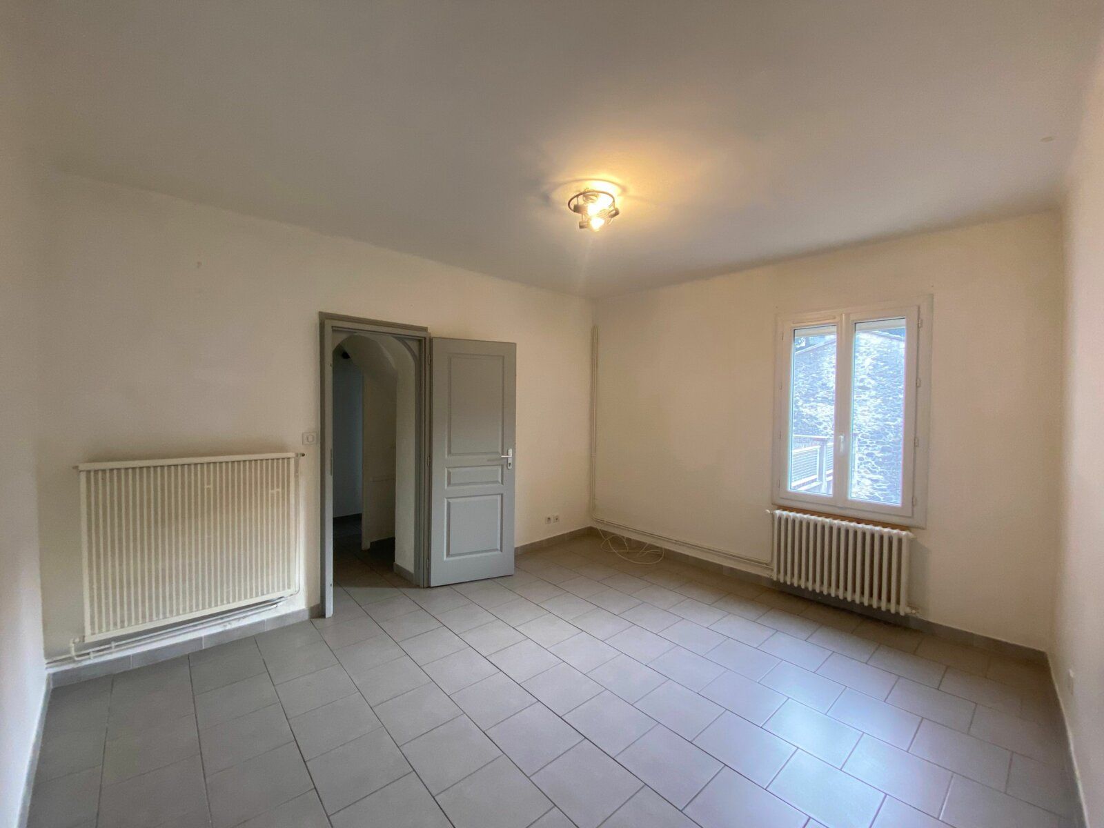 Appartement à louer 3 70.6m2 à Bourg-Saint-Andéol vignette-8