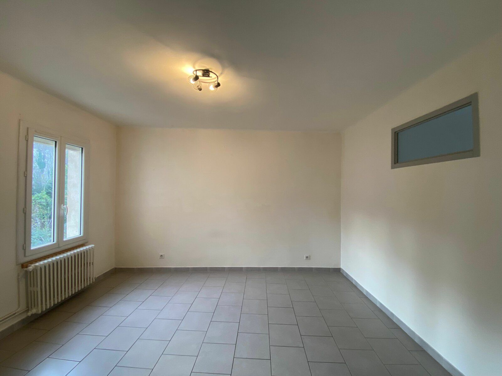 Appartement à louer 3 70.6m2 à Bourg-Saint-Andéol vignette-7