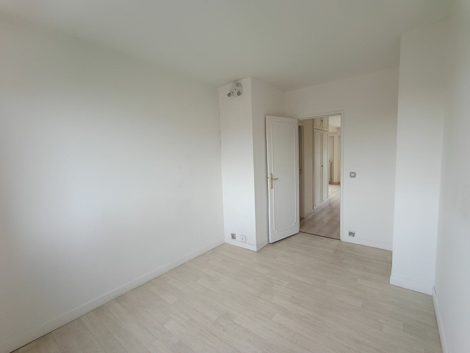 Appartement à vendre 2 67.9m2 à Reims vignette-10