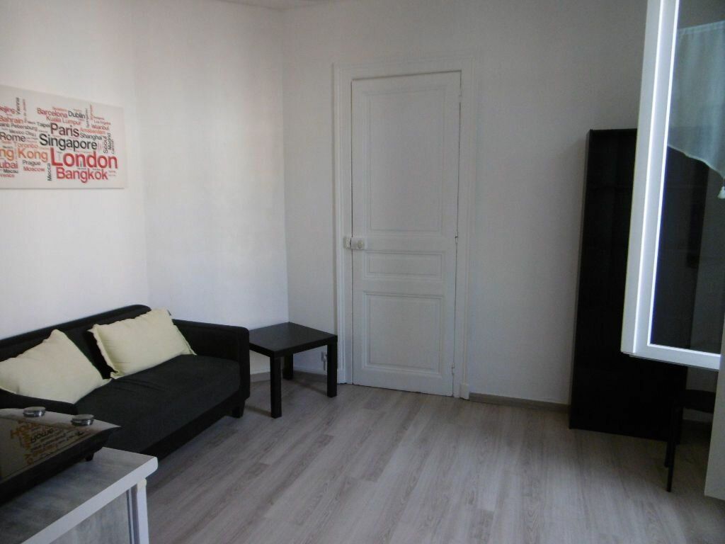 Appartement à louer 2 m2 à Reims vignette-1