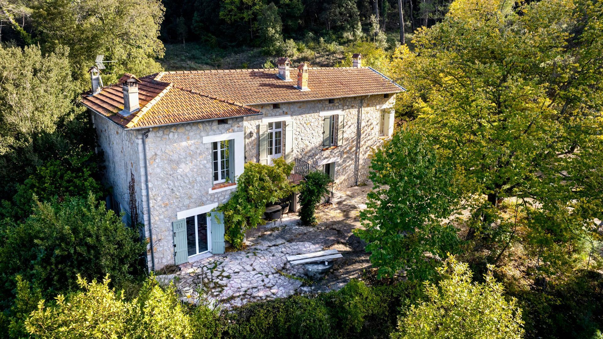 Maison à vendre 5 225m2 à La Roquette-sur-Siagne vignette-1