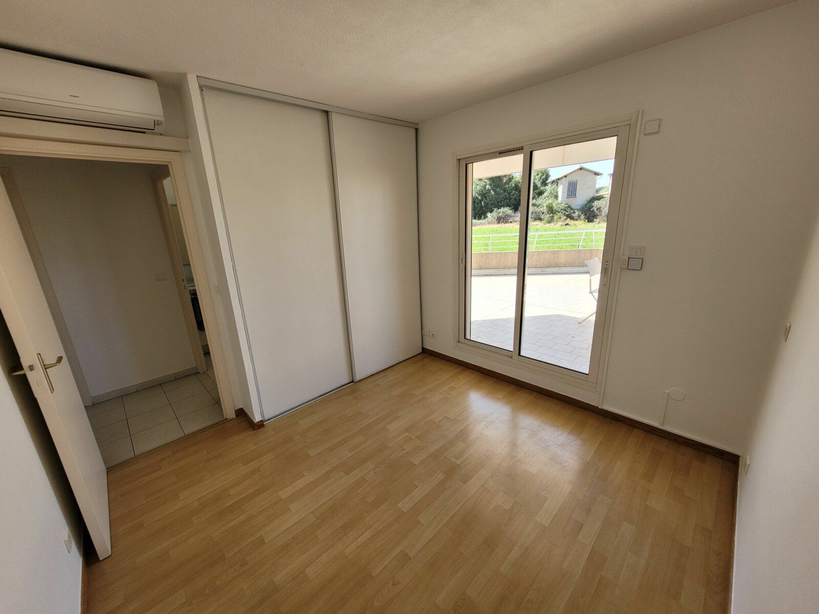 Appartement à vendre 3 55m2 à Saint-Laurent-du-Var vignette-5