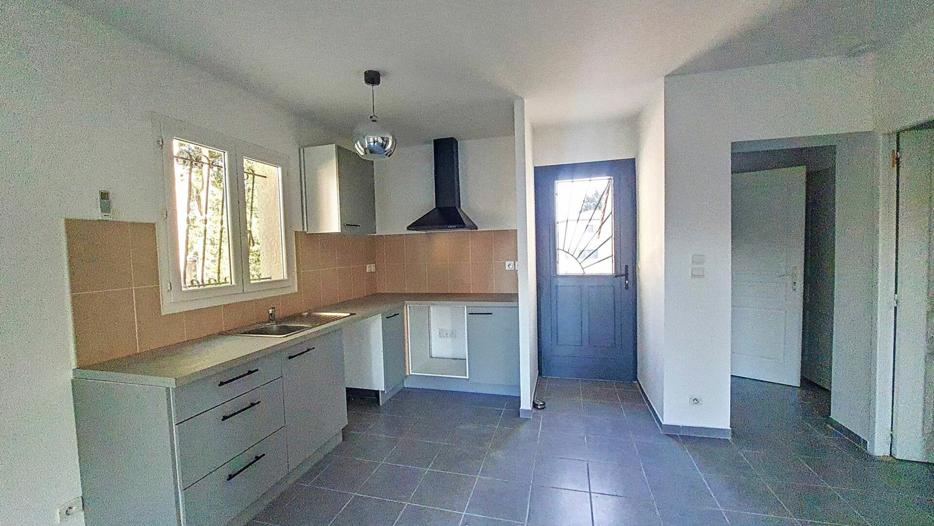 Maison à vendre 4 m2 à Rochefort-du-Gard vignette-2