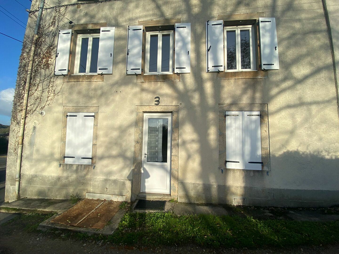 Maison à louer 4 123.5m2 à Saint-Junien vignette-1