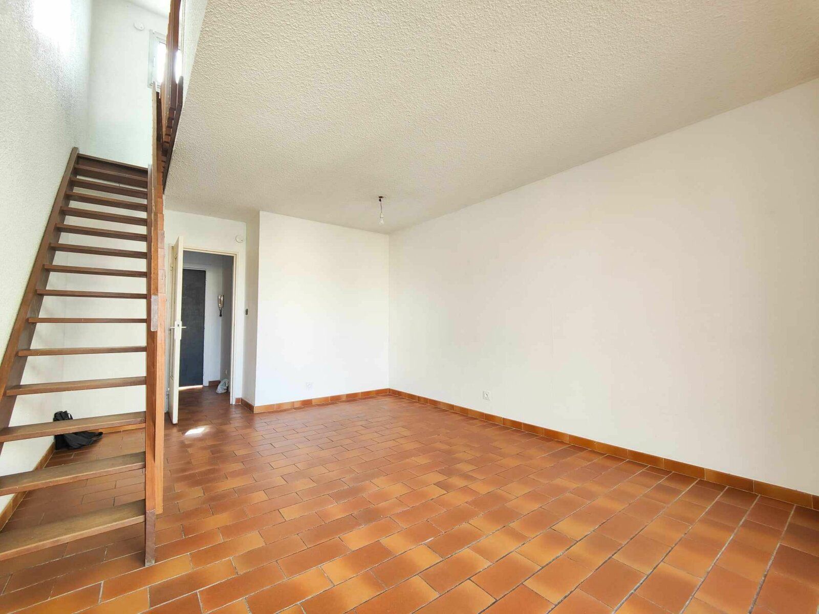 Appartement à vendre 2 45m2 à Saint-Laurent-du-Var vignette-4