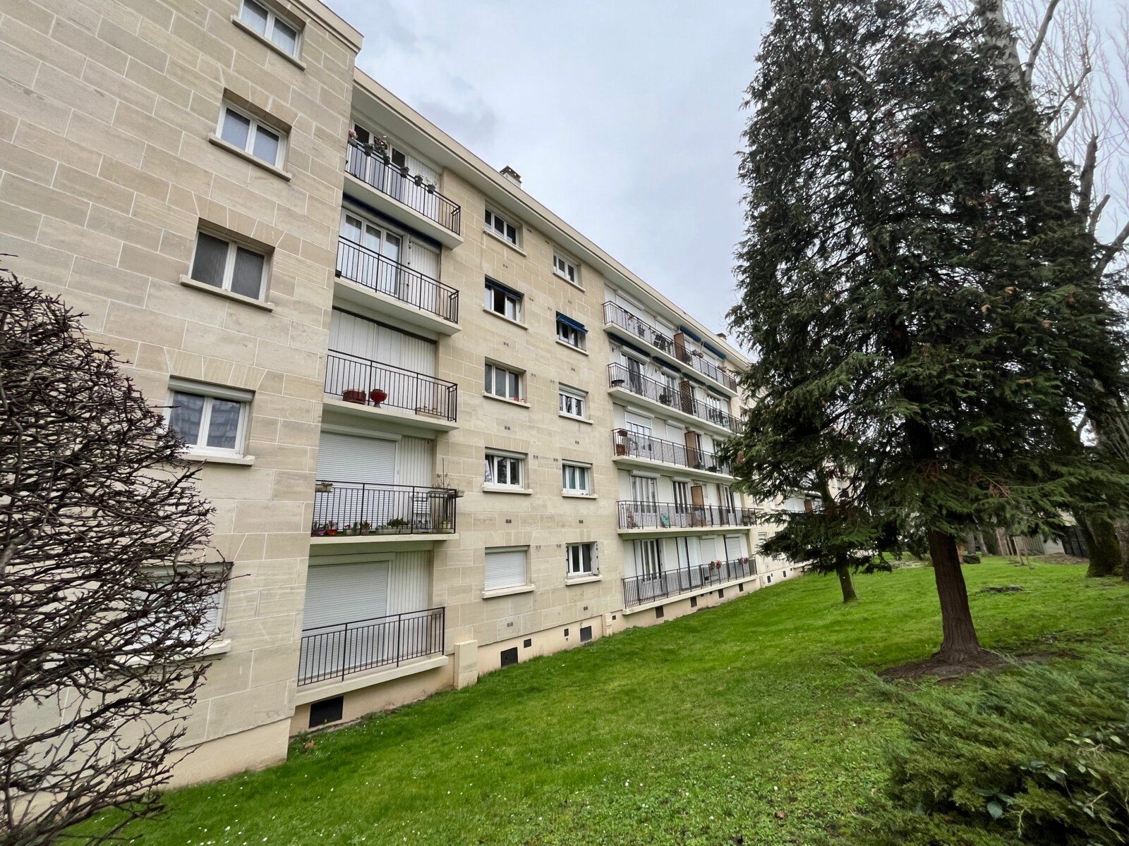 Appartement à vendre 4 78.92m2 à Rosny-sous-Bois vignette-1