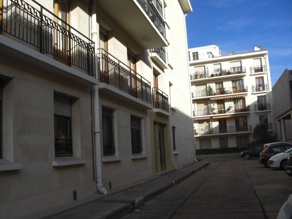 Appartement à louer 1 21m2 à Nîmes vignette-6