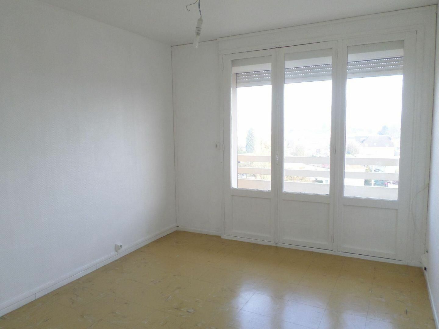 Appartement à louer 4 69m2 à Chauny vignette-2
