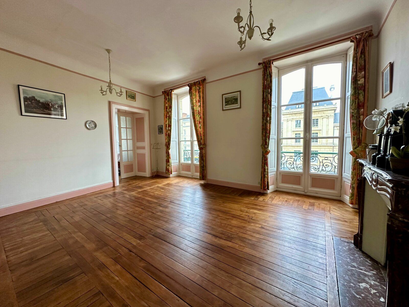 Appartement à vendre 7 180.85m2 à Rennes vignette-3