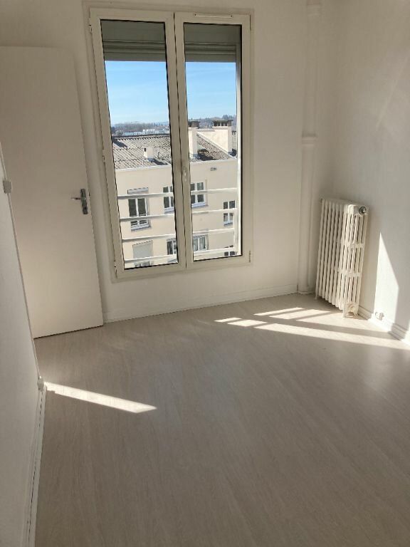 Appartement à louer 4 62.57m2 à Limoges vignette-6